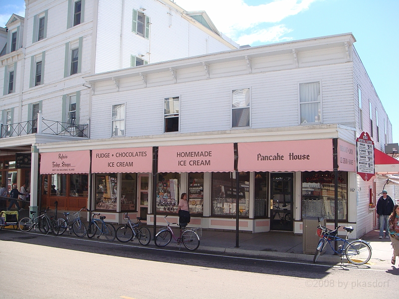 115 Memorial Day [2008 May 23].JPG - Scenes from Mackinac Island.